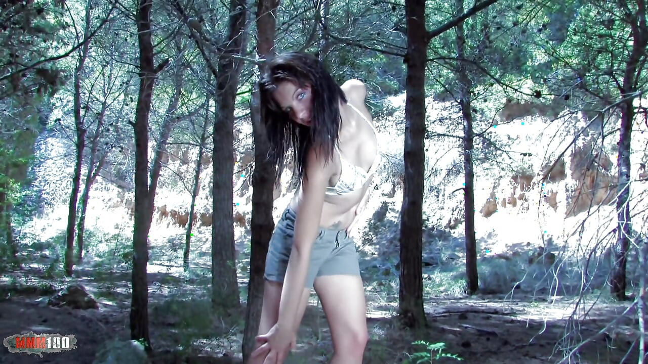 Jessica Blue: a Wonderfull Blue Eyed Babes Is Sttriping in the Wood