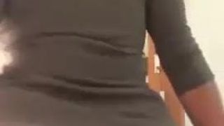 Freundin twerking mit ihrem dicken Arsch