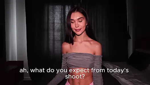 Das Europäische Modell Hat Sich Auf Eine Live-übertragung, Heißen Sex Und Ein Kurzes Interview Geeinigt.