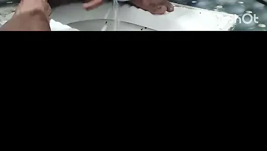 FTM'nin büyük yarağı mastürbasyon yaptıktan sonra boşalıyor