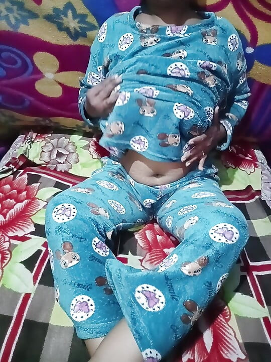 Aaj ich kud apne ko pyar ki