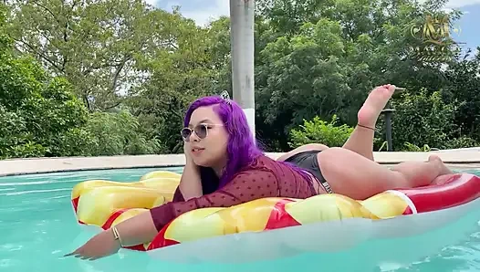 Havuzda fışkırtıyor