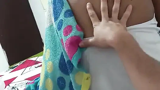 Aku lagi asik masturbasi sambil dientot sama istriku