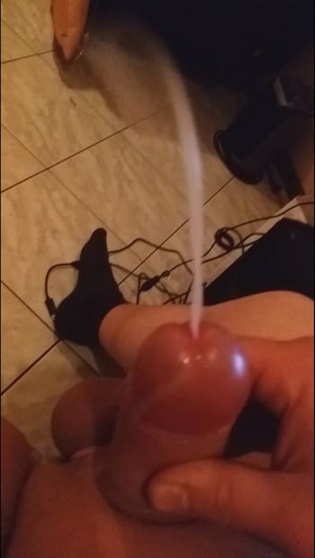 Multiple Cumshot and too much sperm