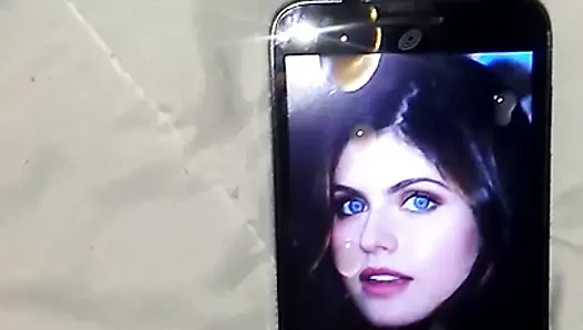 Alexandra Daddario boşalıyor