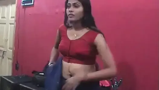 Sexy Desi With Deep Navel and Boobs