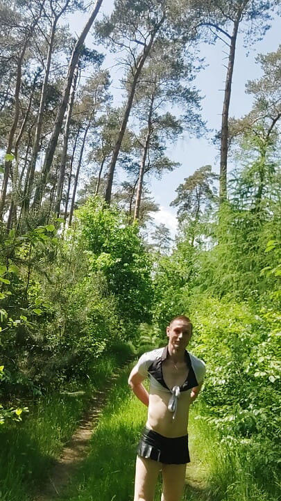Amador quente femboy masturba-se na natureza ejaculação 3FTBouch