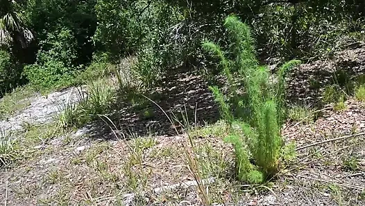 Прогулка на природе за кулисами и мастурбация по тропе
