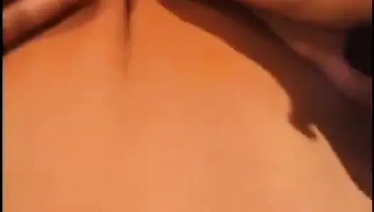 Genç kız göt deliğini siktiriyor