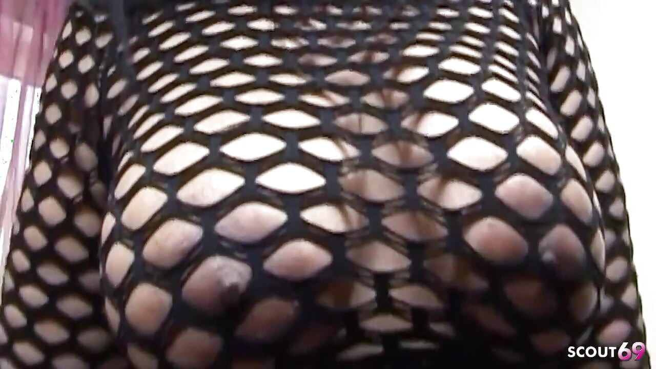 Gran culo de ébano milf follada por un grueso polla negra vecina