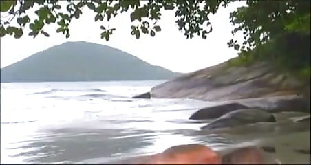 Gisele prodo dicrot di wajahnya di tropis