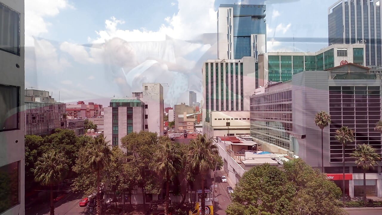 Snygging blir slickad och får sedan ett djupt knull tills hon sprutar