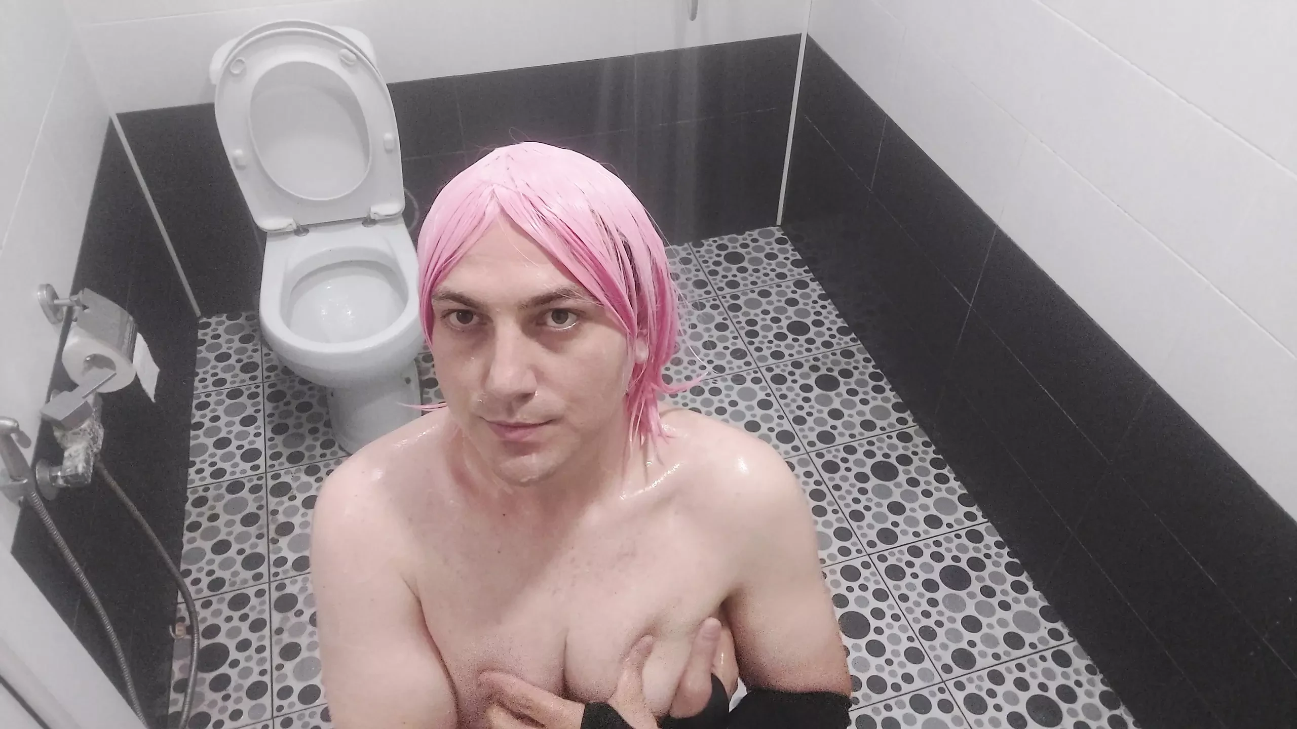 Ass Shemale White Yummy Curvy Body Flirting On The Floor of The Bathroom