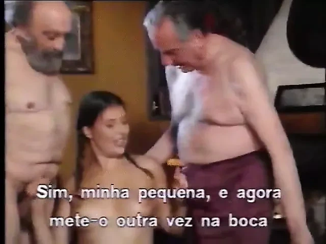 年轻的荡妇与80岁以上的变态做爱