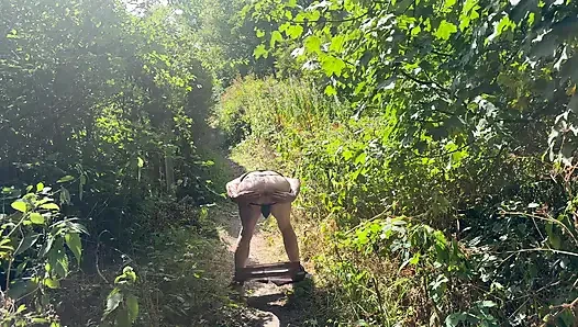 Açık havada delik ve meme uçları