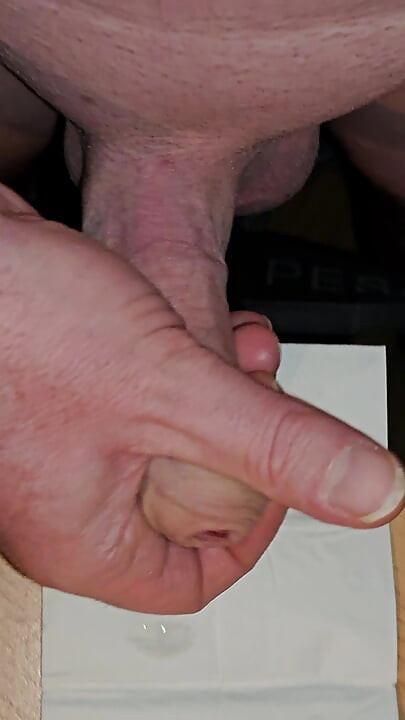 Squirting jizz on the 😍 table