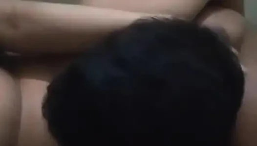 Hintli sevimli kız pembe amcık seviyor