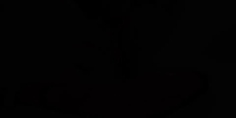 Poljubi mi pičku dok se sunčam...