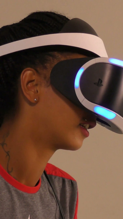 Isabel has a new game in her Playstation VR but she needs.. | Clip 1
