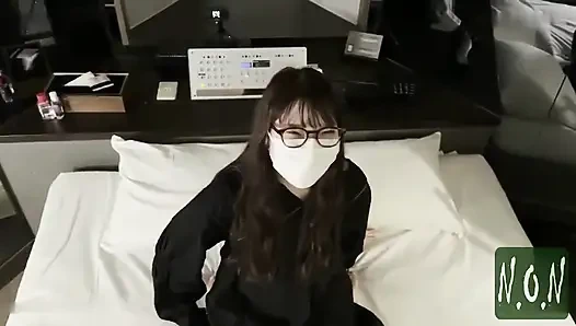 Senaryosuz tutku, bir kameraman resepsiyoniste aşık oluyor ve gerçek, kayıtsız bir karşılaşma yakalıyor