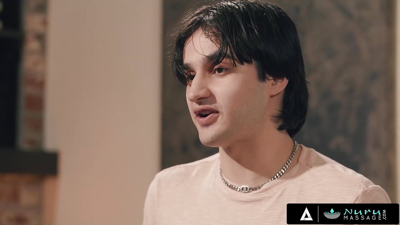 MASAJ NURU - Karla Lane îi oferă fostului Babysat Elias Cash un futai alunecos la reuniunea Nuru