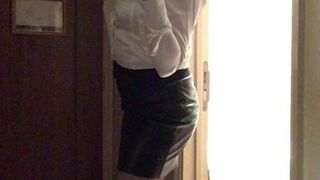 Office candi - 皮裙，缎面衬衫