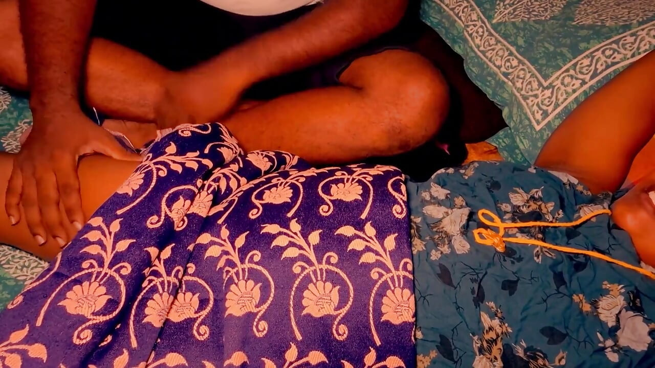 jalti huee sautele bete ne navvivaahit patni ki varjit garmi ko bahkaaya