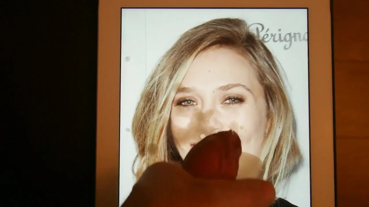 Ejaculare pe Elizabeth Olsen - noiembrie 2015
