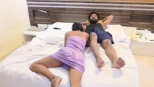 Indian desi girl ko makeup karte karte choda