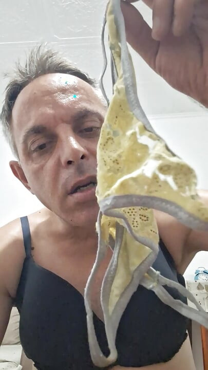 I love thongs and wear bras to jerk off and spread my ass!