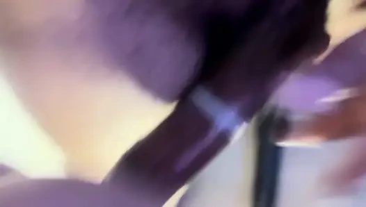 Aku lagi asik ngentot memekku habis-habisan sampai crot di dalam