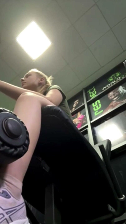 Extreme squirting in the gym with jucielussie | Clip 2