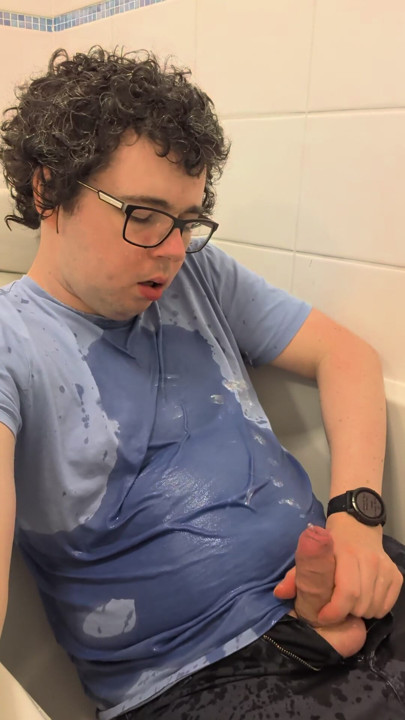 משתינה על עצמי