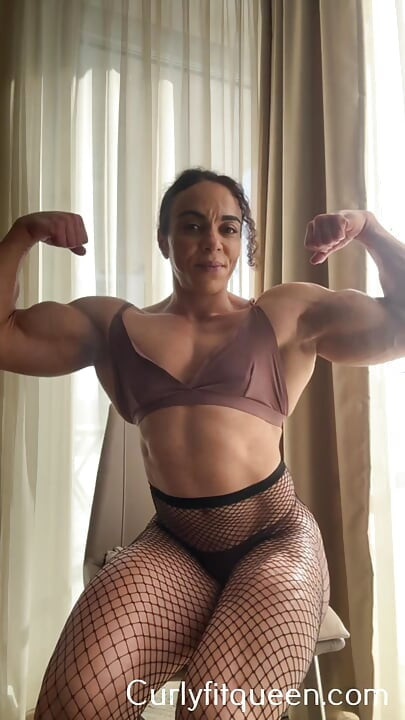 Buffed mommy prefers whey protein over flowers