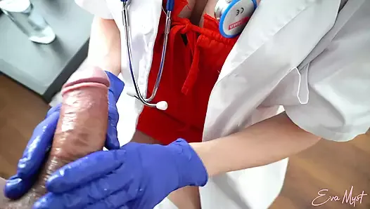 Branlette en POV par Eva Myst, infirmière sexy dans le bureau du médecin : donnez-moi votre échantillon de sperme