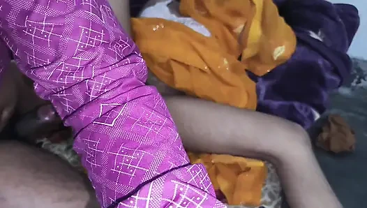 Istri hot desi bercinta di rumah gaya anjing mani muncrat ditembak pantat