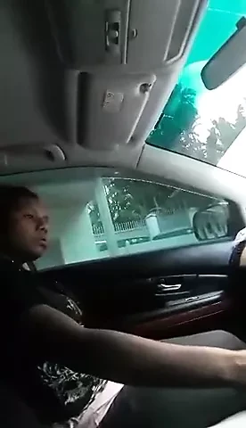 PNG 2021 baise en voiture