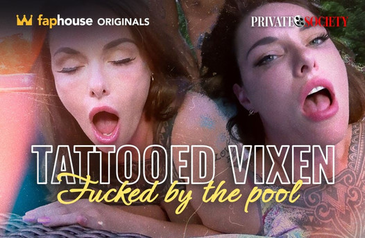 La maliziosa tatuata vixen non vede l'ora di scopare vicino alla piscina