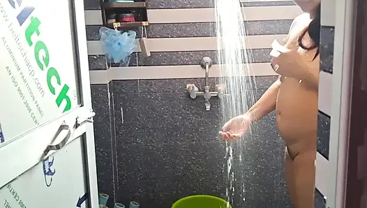Lund ki pyasi Nisha Bhabhi ne karwayi bathroom mein  chudai