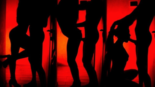 Toller Sex mit heißen Freundinnen in einer intimen Umgebung, echtes Amateur-Paar Alicexjan