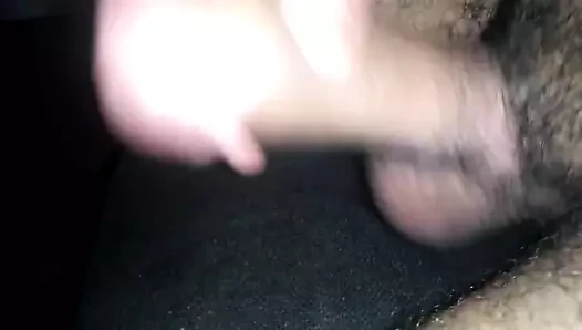 Punheta com o pau peludo.mp4