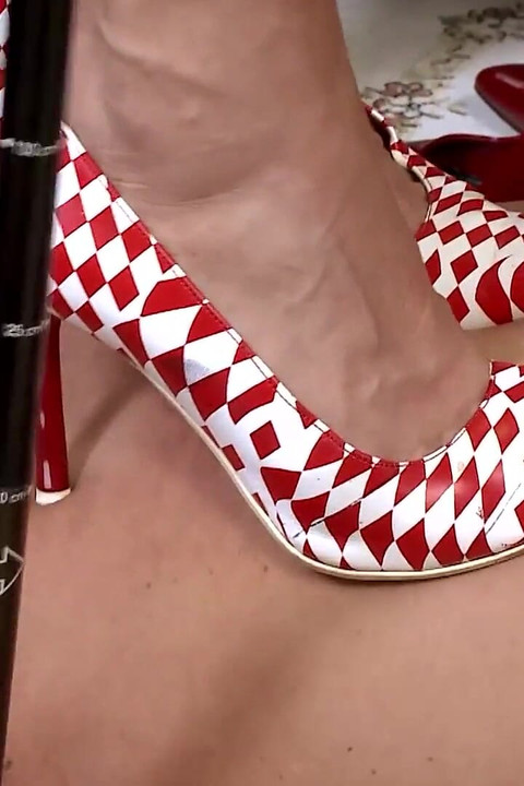 Poslušna robinja u senzualnoj BDSM avanturi