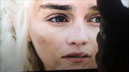 Emilia Clarke gocciolante sborra omaggio