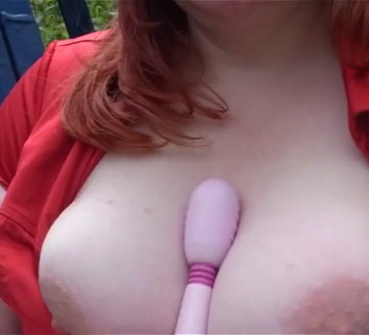 Brincando com o novo vibrador em mim mesma