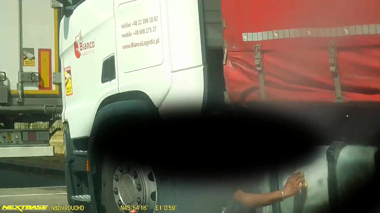 Titty Tuesday gözleri bağlı kamyon durağı eğlencesi