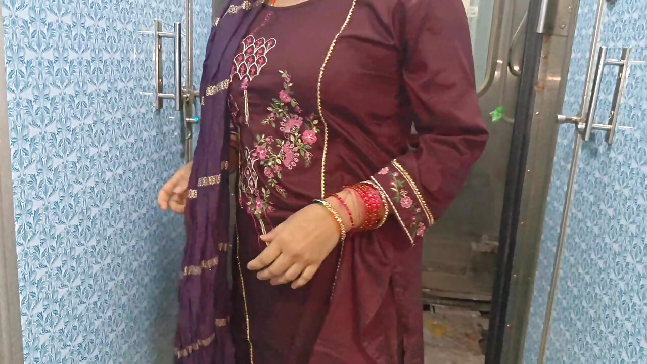 Vlak s bhabhi ko lund chusaya
