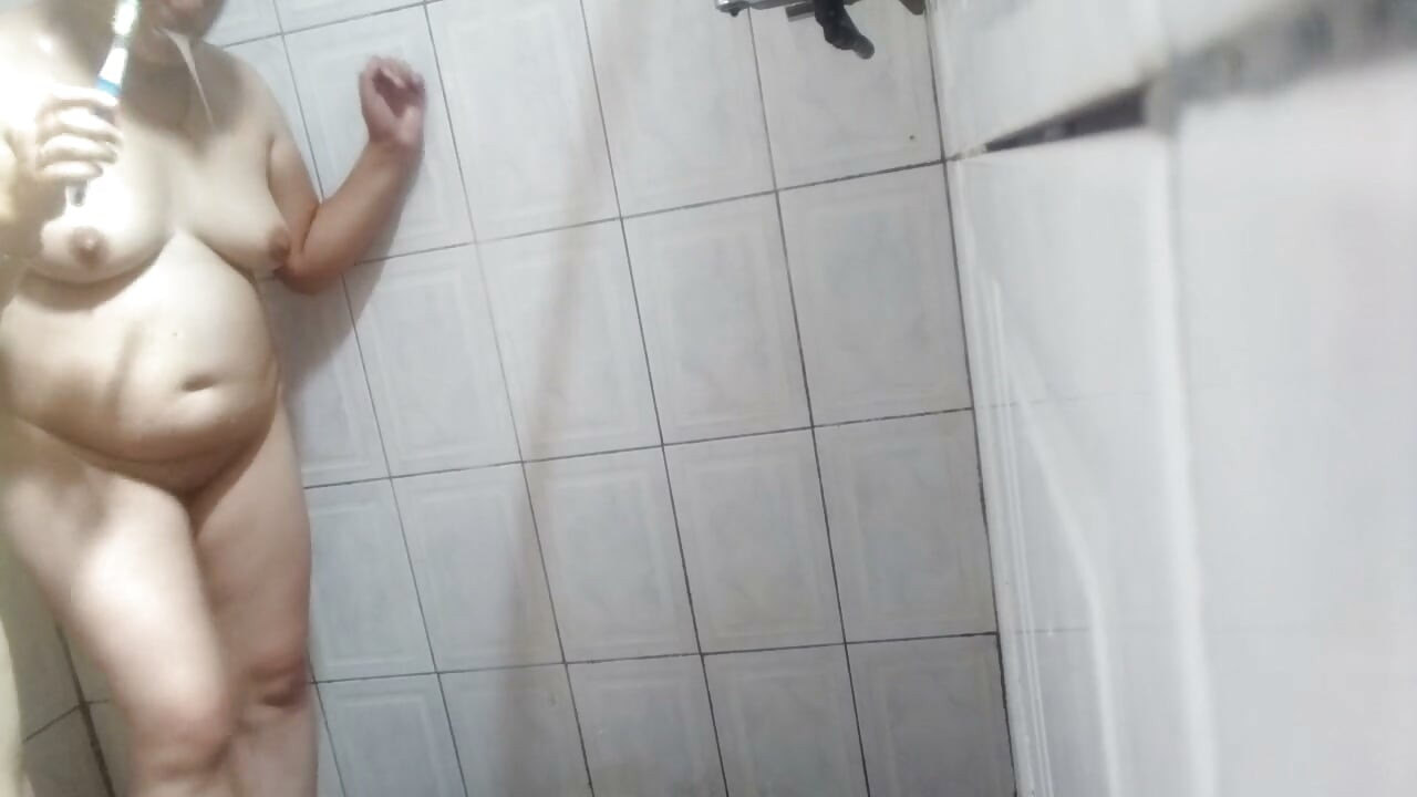 Showering with My Girlfriend 3