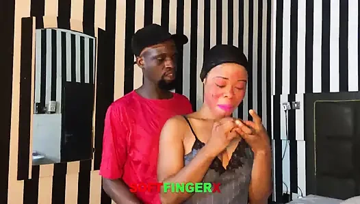 Она использует эротический танец для S E D и C E D Me, трахая ее симпатичную киску