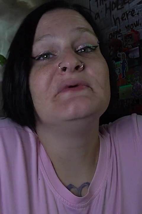 Dani mange des ramen sans leurs dentures