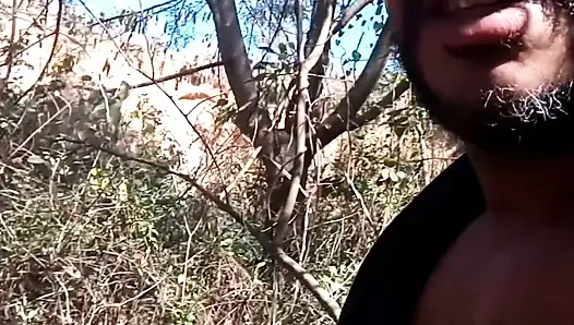 Буду трахать эту молодую наслаждение на четвереньках в лесу?